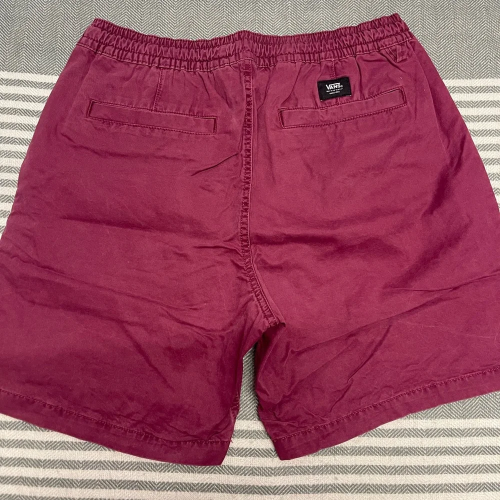 Vans Maroon Elastic Waist‎ Shorts Size Medium